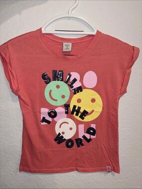 Kids Coral Graphic 'Smile to the World' Short Sleeve Tee